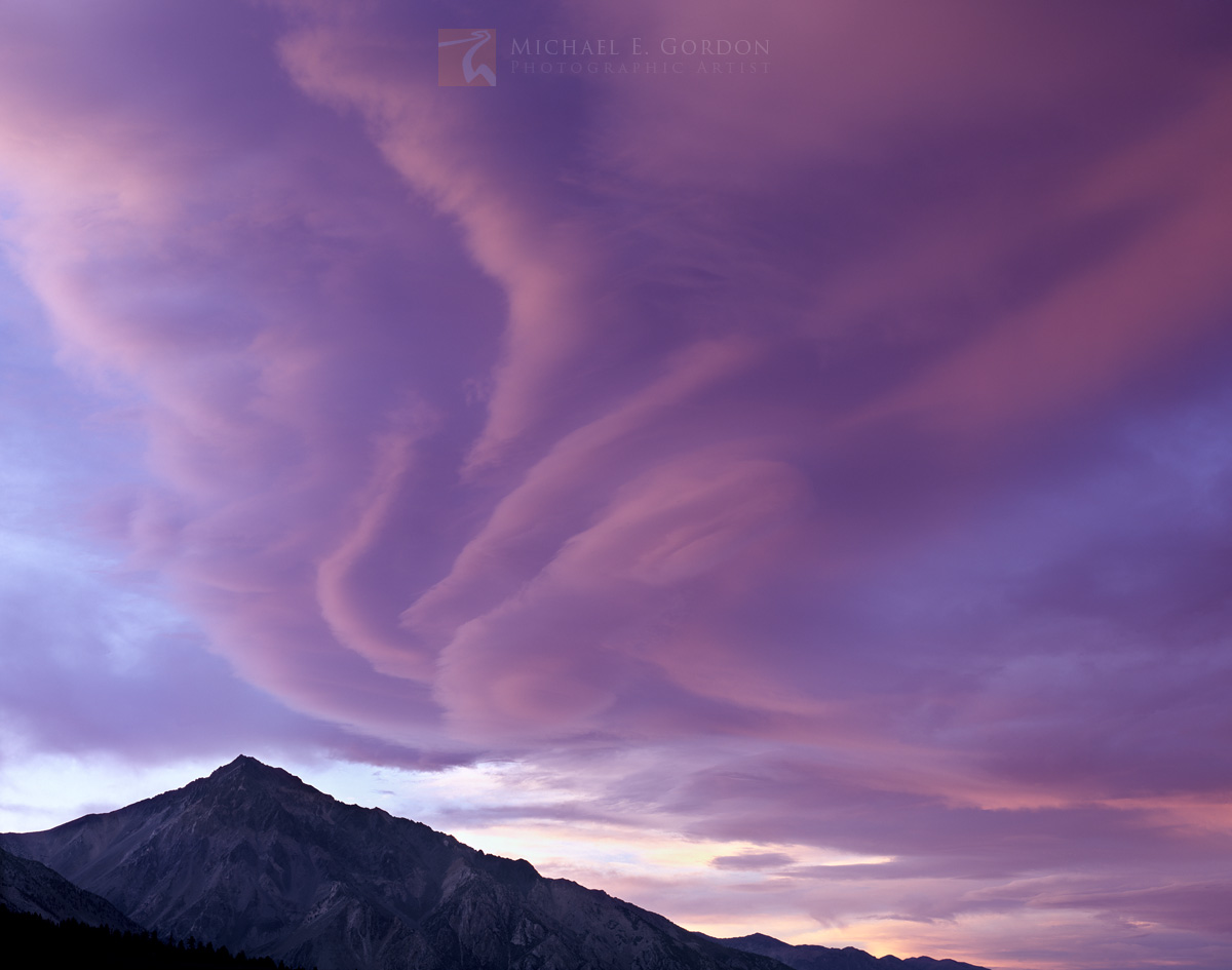 A pastel purple&nbsp;Sierra Wave&nbsp;(mountain lee wave lenticular cloud)&nbsp;over Mount Tom and the High Sierra at sunset....